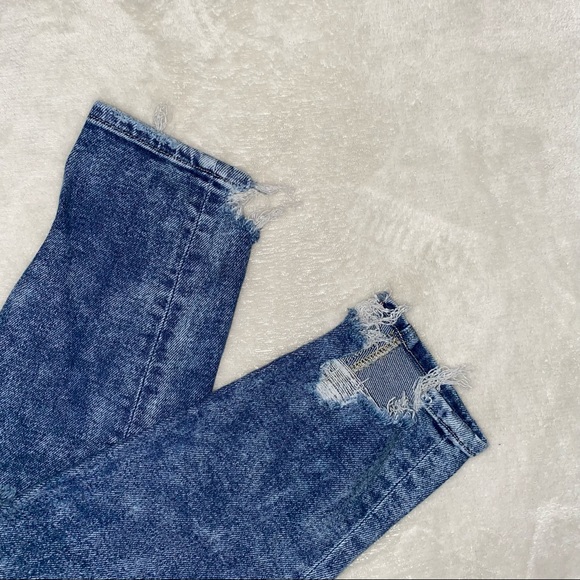 Ripped American Eagle Jeans - Picture 4 of 4